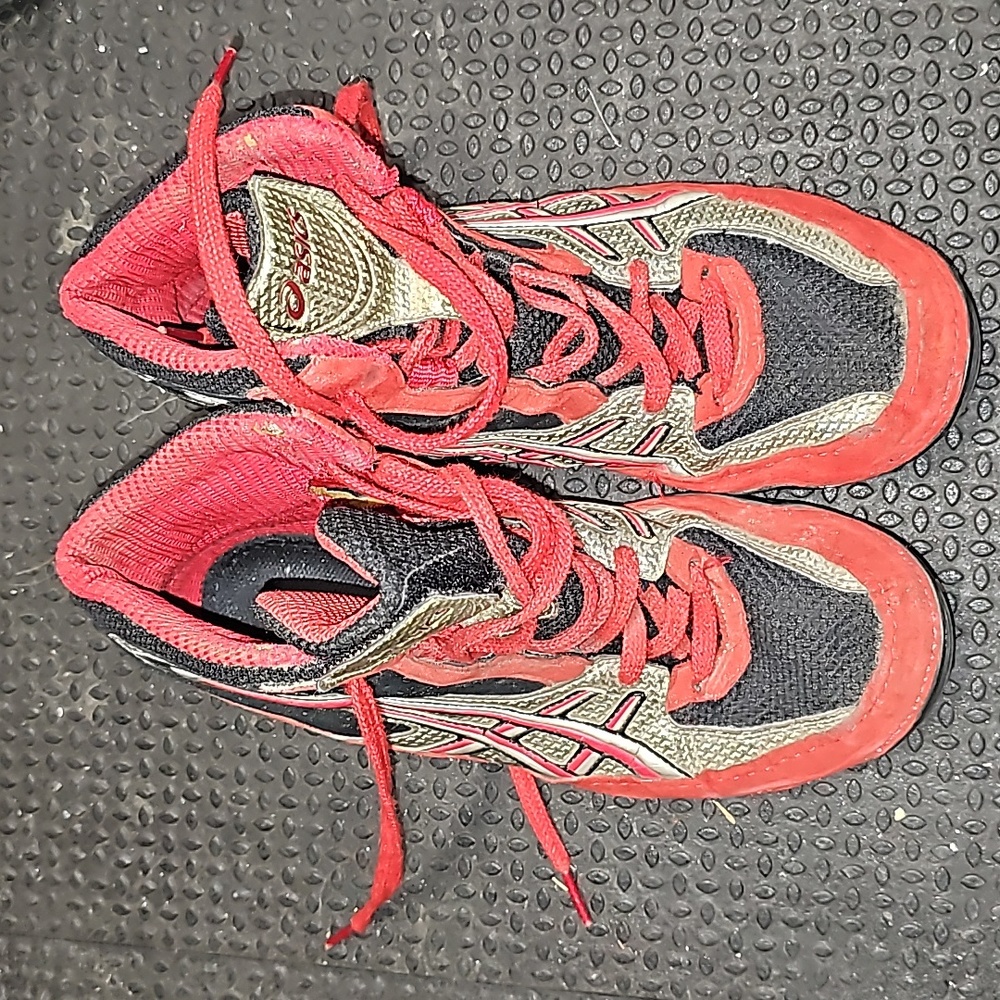 Asics wrestling shoes